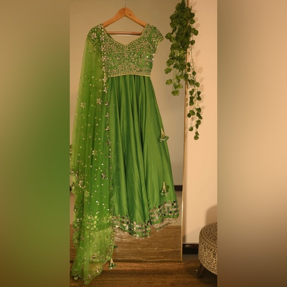 SOLD Preeti s Kapoor 3 pc lehenga set - Picture 4 of 12